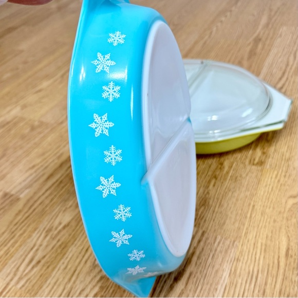 Vintage Pyrex #38 Turquoise Snowflake 1.5Quart Divided Casserole Dish Cinderella - Picture 3 of 13